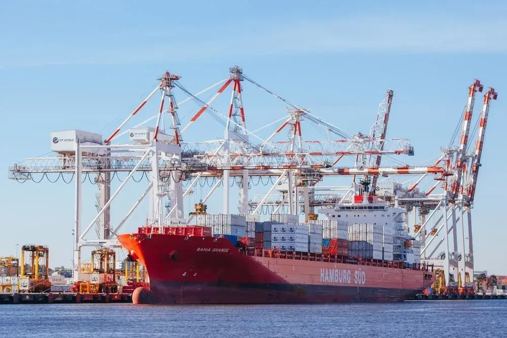 Melbourne Australia citizens, how much does it cost to move to Australia from the UK