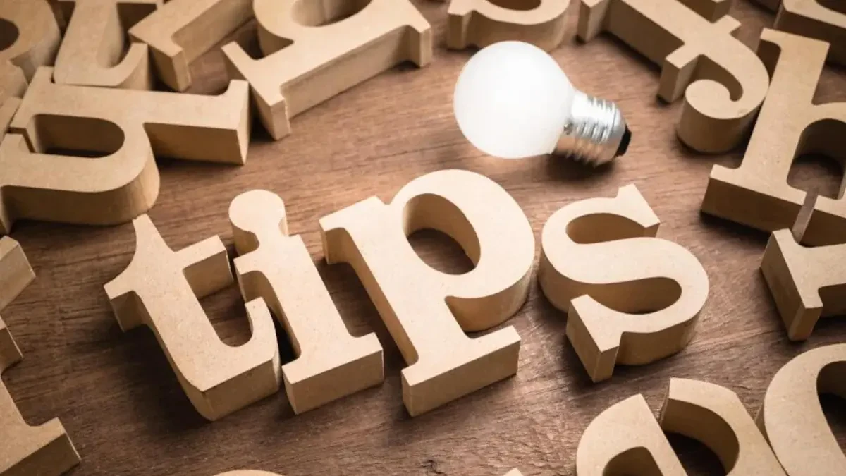 Are you supposed to tip movers Canada?