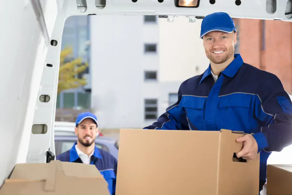 Mover Taping Moving Box Shut