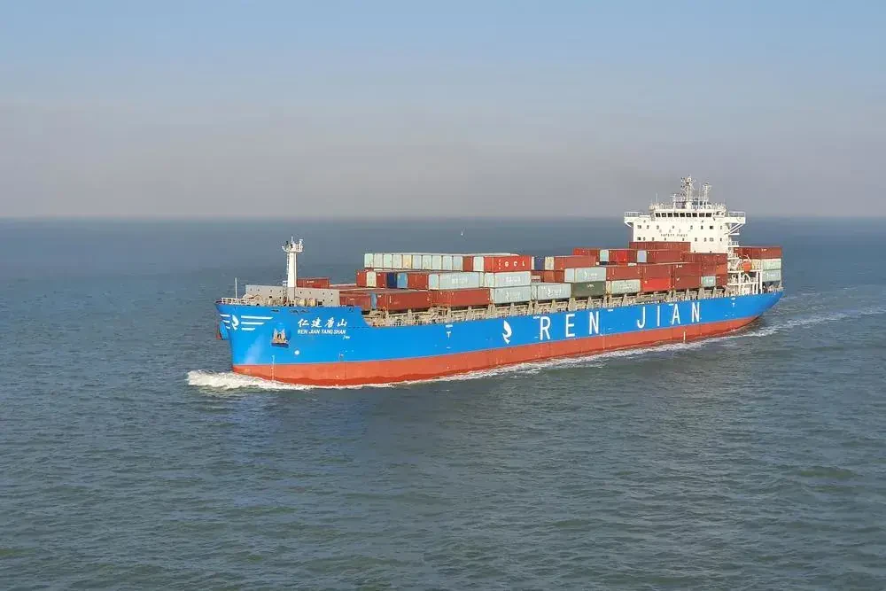 Full container loads by a container shipping service