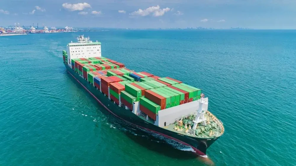 Freight shipping service for commercial goods and household items
