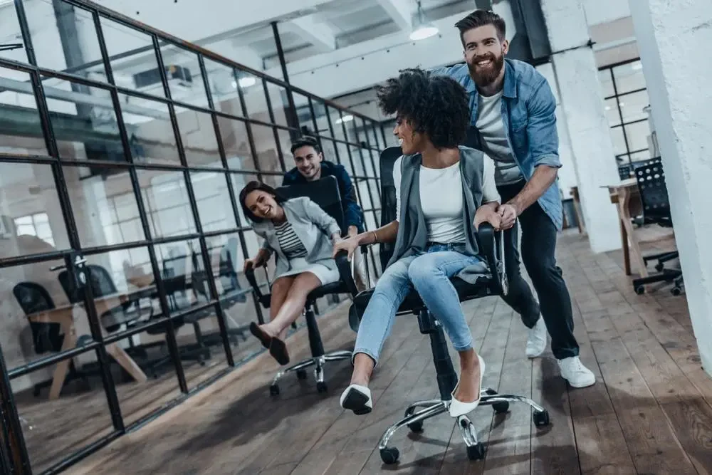 Davenport moving company and packing services. Three Movers, Horizon Movers