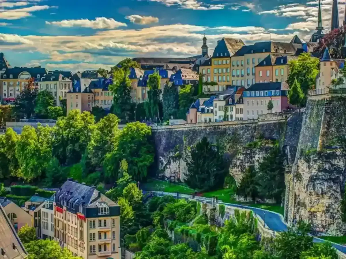 Movers Armenia to Luxembourg