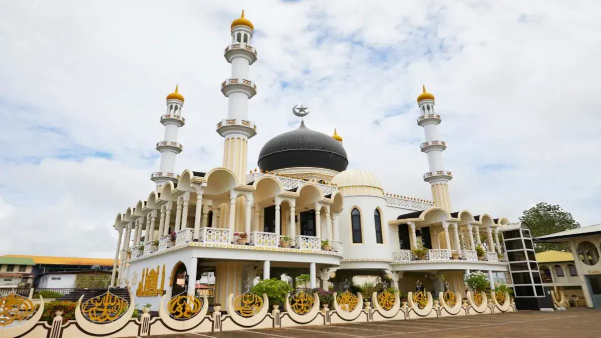 Movers Austria to Suriname