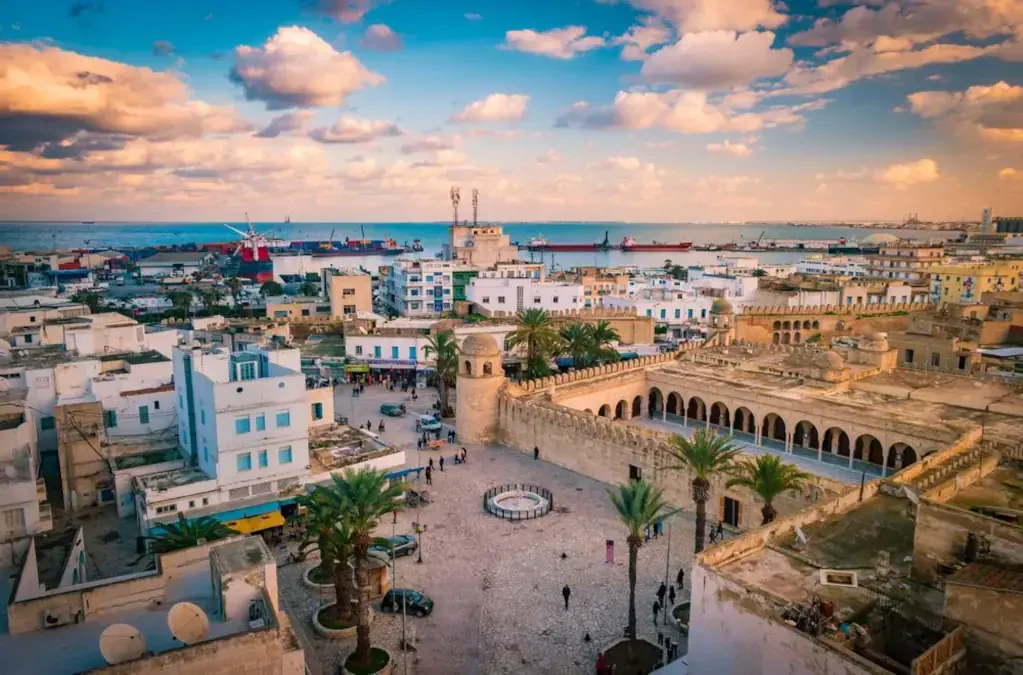 Movers Austria to Tunisia