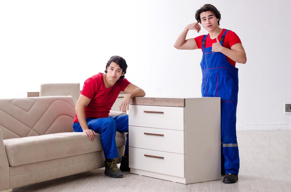 Should you empty drawers when moving?
