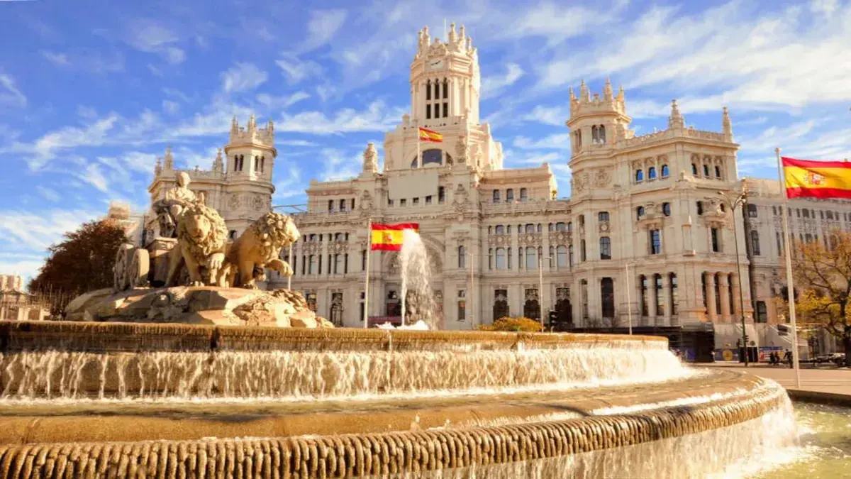 Can Americans move to Spain without a job?
