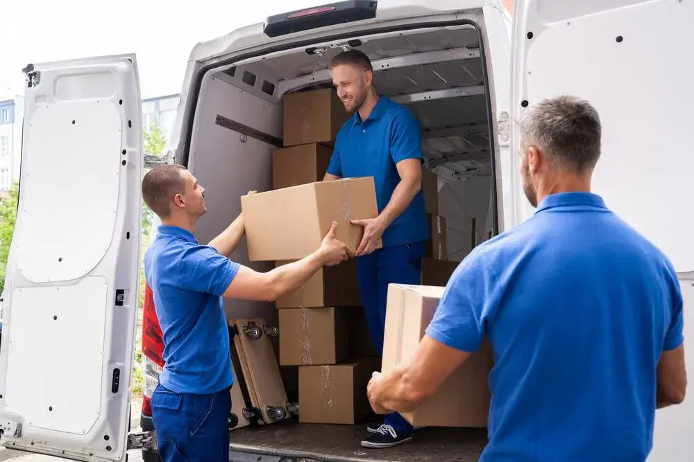 Three Men And A Truck Moving Estimate - Hourly movers and transportation companies, St Louis Mo - Two guys truck movers for loading and unloading