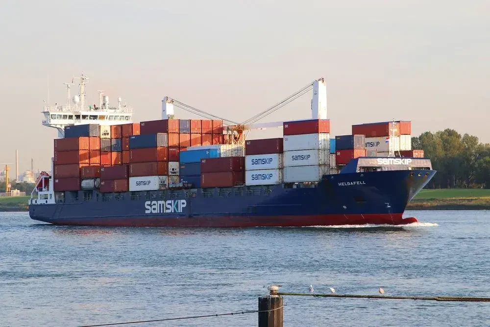 Three Movers cargo container and freight delivery services to Romania