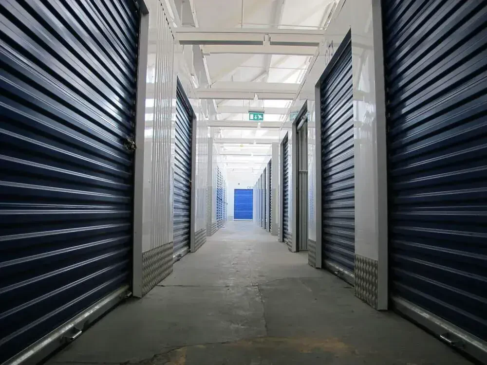 Moving House Storage Employees - Take advantage of our temporary storage property - Order your stored items removal in minutes - Truck rental to ship specialty items