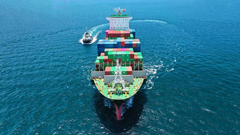 How to handle customs procedures when moving internationally from Singapore?