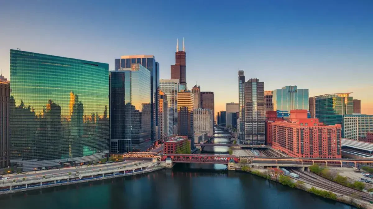 How much do you tip movers Chicago?