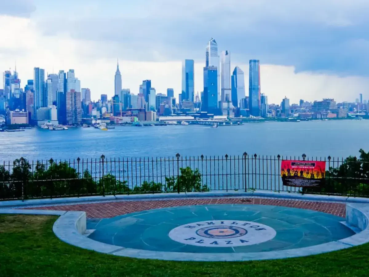 Best Weehawken Movers Near Me – Premium Weehawken, NJ Moving Companies